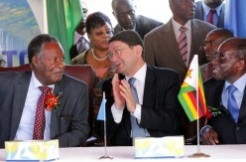 Mugabe accuse le Royaume uni et les USA d’alerte à la bombe lors du sommet de l’OMT