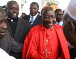 Le Cardinal Théodore Adrien Sarr envoie ses quatre « frères » en prison