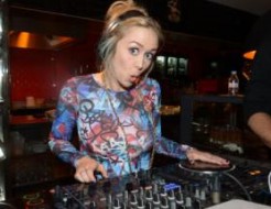 Enora Malagré n’aime pas Christophe Dechavanne qui n’aime pas Enora Malagré qui aime Cyril Hanouna … – Langue de VIP