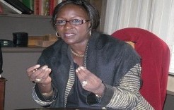 Pénurie d’eau : Amsatou Sow Sidibé exprime sa solidarité