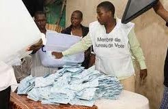 Les premiers résultats partiels aux législatives en Guinée tombent aux compte-gouttes