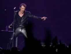 Johnny en tournée en Asie au profit des enfants victimes du sida