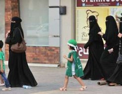 Inégalités hommes-femmes : dans quinze pays, le travail de la femme dépend de l’accord préalable du mari