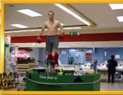 « C&rsquo;est en faisant n&rsquo;importe quoi qu&rsquo;on devient n&rsquo;importe qui! »