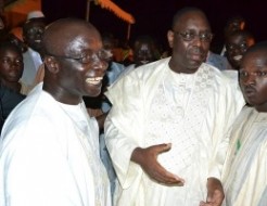Pour draguer les militants de Idy, Macky dégaine 10 millions pour les sinistrés du marché de Thiès