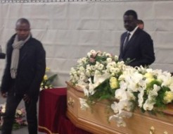 Diaporama – Photos : L’équipe des Lions du Sénégal de 2002 rendent hommage à Metsu