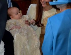 Le prince George, le bébé joufflu aux cheveux clairs de Kate et William