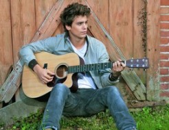 Bastian Baker : Après Julie Taton, Miss France !