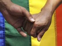 CINQ HOMOSEXUELS SOLDENT LEUR COMPTE A LA BRIGADE DE MBOUR ET SE FONT DEFERER AU PARQUET