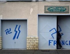 Sacrilége à Besançon: deux mosquées maculées d’inscriptions racistes