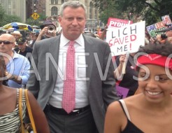 Le démocrate Bill de Blasio a été élu facilement mardi maire de New York, pour remplacer le milliardaire Michael Bloomberg