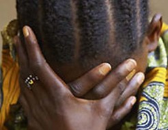 Des escrocs, maitres en hypnose, ont le don de vous reprendre vos sacs tic-tac en deux mots: Une fille raconte son cas à Niarry Tally