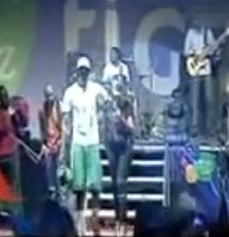 Viviane Chédid se fait draguer en live par le jet-setteur Niang Kassé