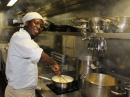 FRANCE / RESTAURATION: Moussa Coulibaly démontre ses talents de chef cuisinier