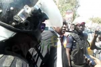 [Vidéo] Interdit d&rsquo;accès chez Hisséne Habré, Me El hadj Diouf en colère, regardez