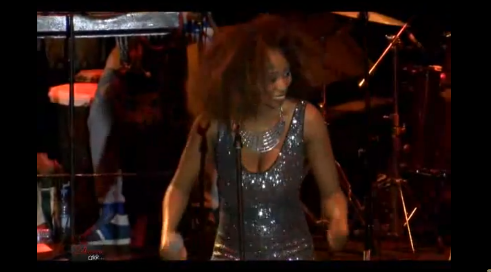 [Vidéo] 24H AK ADIOUZA : sexy comme d&rsquo;habitude, regardez