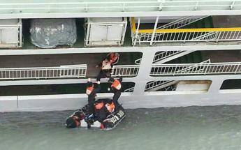 Naufrage d’un ferry en Corée du Sud avec 476 à bord: « Le navire est presque entièrement submergé »