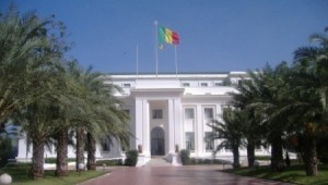 Bagarre des apéristes devant les grilles du Palais