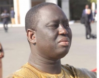 Locales / Guédiawaye: Le jeune frère de Mack Sall hué et retenu par les forces de l’ordre