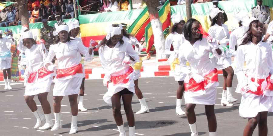 Place de l’Obélisque-Prestation des majorettes de Notre Dame!