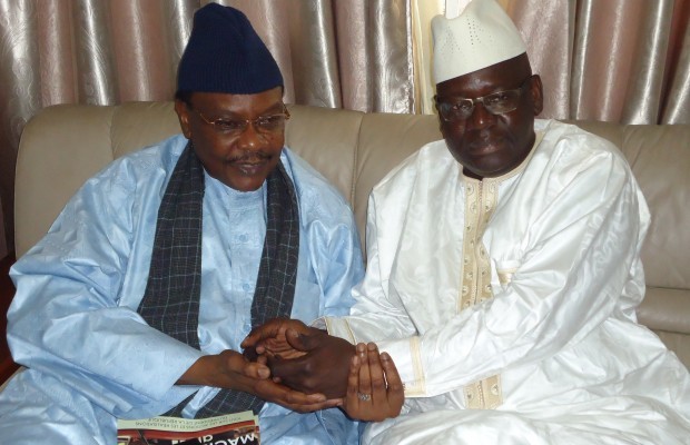 Locales 2014/Biscuiterie : Me Djibril WAR opte pour les visites de proximité