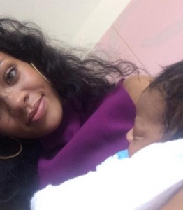 Rihanna: enfin un bébé dans sa vie (photos)