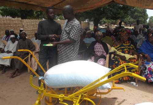KOLDA : SOS Villages d’enfants distribue des semences, du matériel et des intrants agricoles