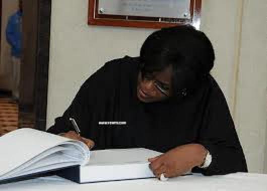 Palais: Comment Marème Faye sort son mari dans de sales draps!