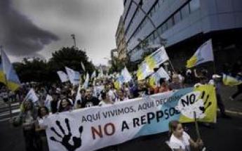 Espagne : Des milliers de manifestants contre la prospection pétrolière au large des îles Canaries