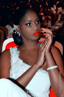 [Photos] Lissa dans un café Avec, … Ravissante !