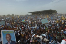 Me Abdoulaye Wade acceuilli en héros à l’aéroport!