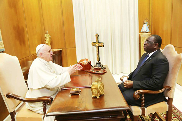 En visite à Rome – Macky Sall invite le Pape François au Sénégal