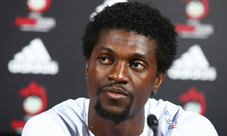 Le footballeur Adebayor accuse sa maman et ses soeurs de sorcellerie