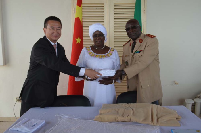 « Servir le Sénégal » offre 25 millions de francs et un millier de draps aux hôpitaux de Dakar