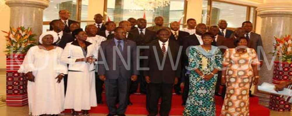 Transition politique au Burkina Faso  : le gouvernement  de Zida aussitôt formé, aussitôt contesté