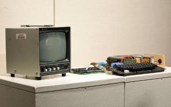 Un des premiers ordinateurs vendu par Steve Jobs adjugé 365.000 dollars