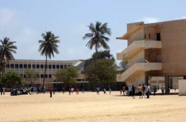Homosexualité – La DIC arrête un Prof du lycée Charles De Gaulle de Saint-Louis pour chantage et actes contre-nature