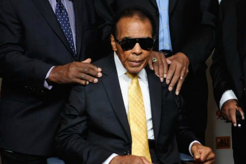 L’état de santé de Mohammed Ali s’est nettement amélioré depuis son hospitalisation ce week-end en raison d’une légère pneumonie
