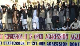 Pakistan: les manifestations anti-Charlie Hebdo continuent, des drapeaux français brulés!