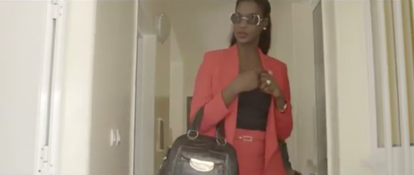 [Images] Lissa ultra sexy en rouge et noir dans Un Café avec… Saison 3 Episode 44