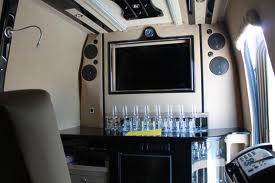 Akon veut offrir une Mercedes Sprinter 2014 blindée à un président Africain