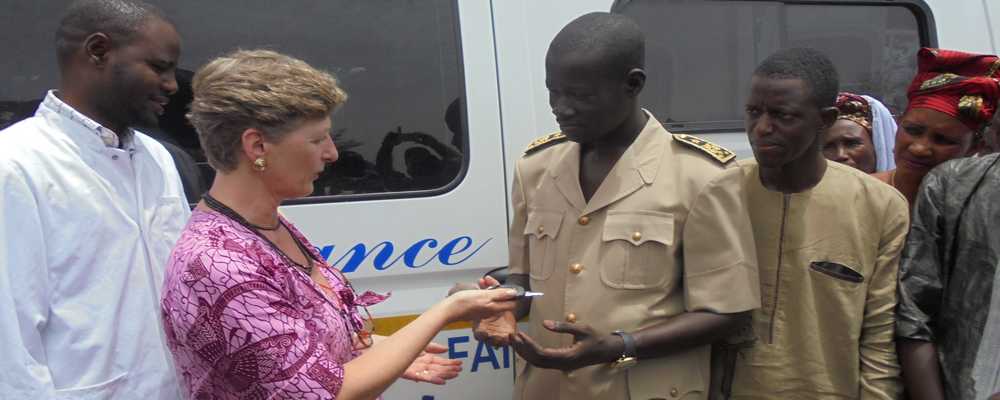 La République d’Autriche offre une ambulance au poste de santé de Médina Chérif