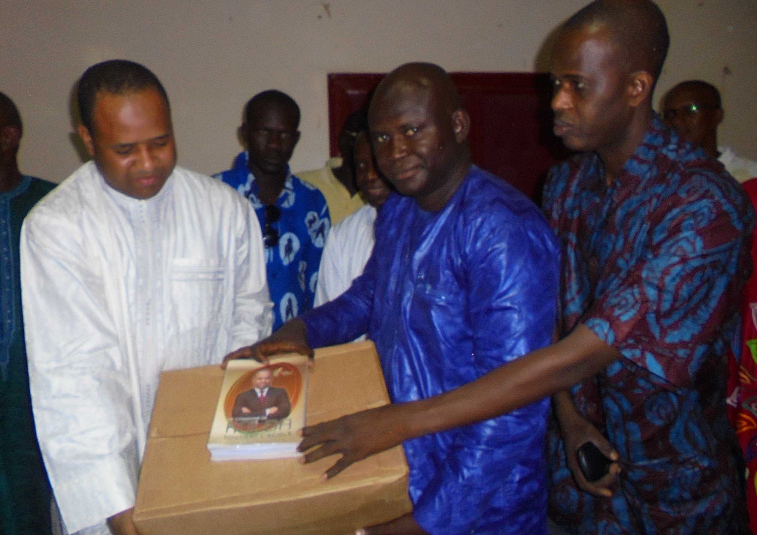 Le maire de Kolda distribue des fournitures scolaires d’une valeur de plus de 11 millions de francs