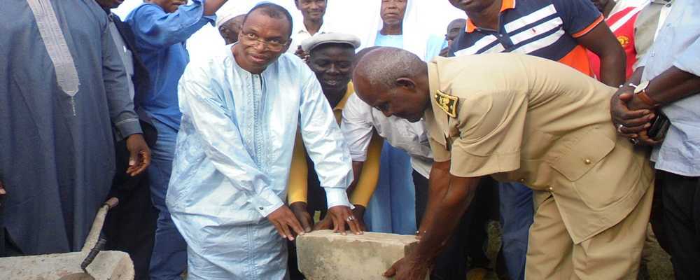 Cérémonie de pose de première pierre au CEM de Tankanto Escale