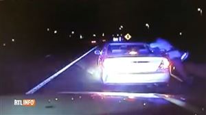 USA: deux policiers ont aidé une femme à accoucher sur le bord de la route.