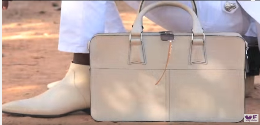 Waly Seck: les sacs à main efféminés de la star créent une grande polémique sur les réseaux sociaux!