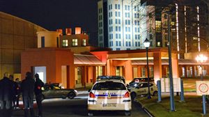 Disneyland: Un à avec deux pistolets et un coran…