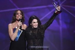 Musique: Yael Naim sacrée artiste féminine à la fête des 31e Victoires de la musique à Paris!