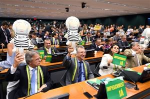 Brésil: le projet de destitution de Dilma Rousseff entre les mains des députés