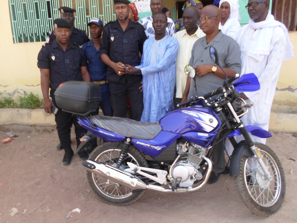 Vélingara : Le conseil départemental offre une moto neuve au service d’hygiène